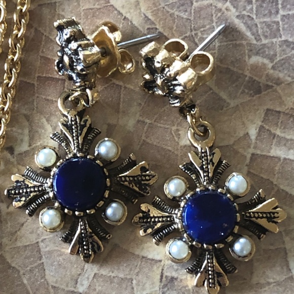 Vintage AVON Necklace and Earrings Viennese Collection - Picture 2 of 4